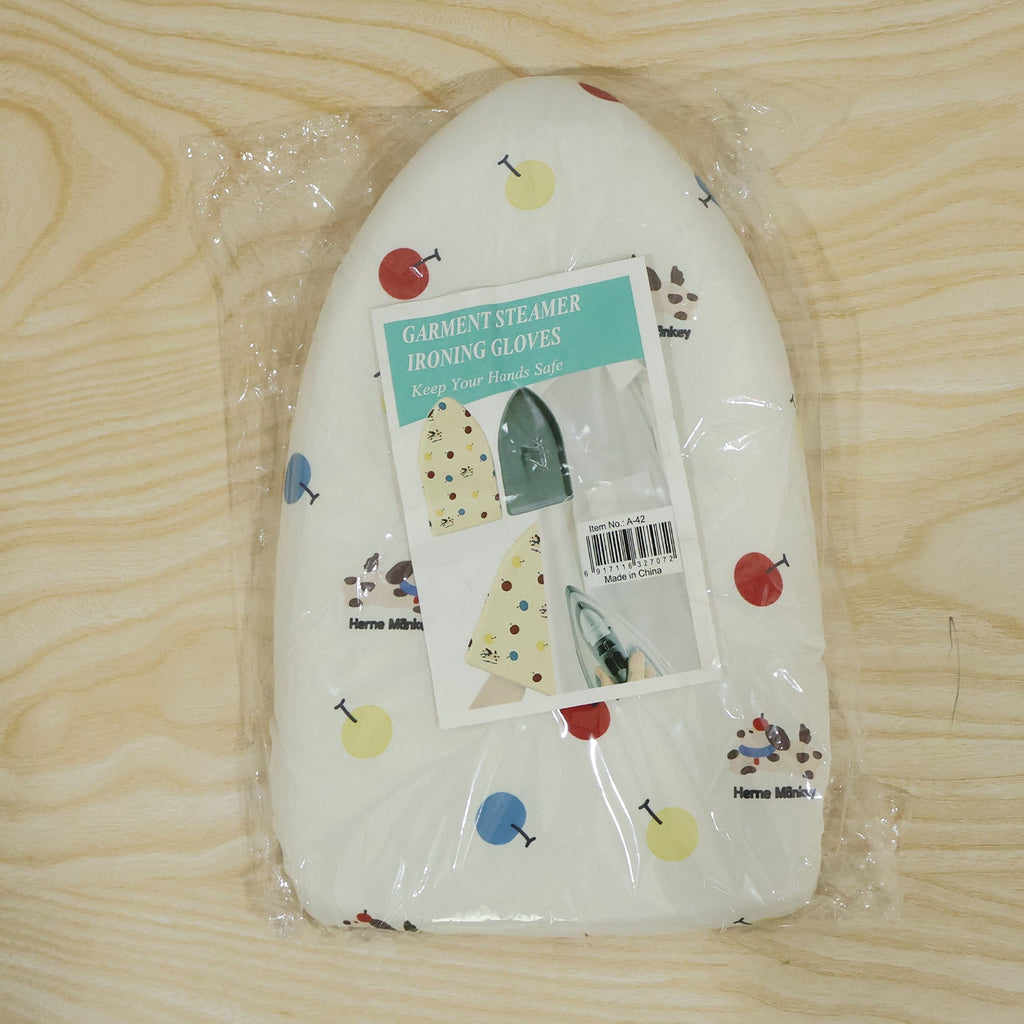 Reusable steaming mitt with hand protection for laundry