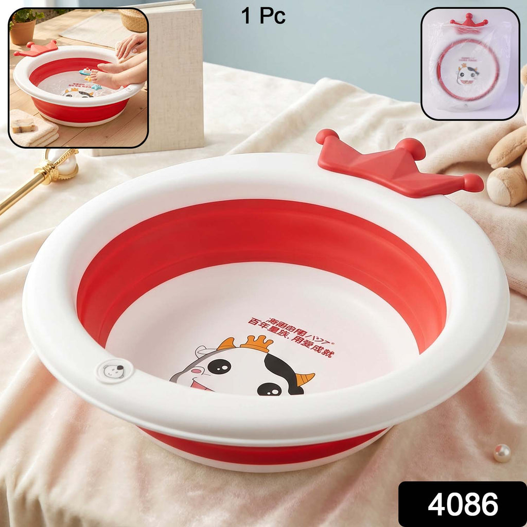 Close-up of soft material and non-slip base of baby bathtub